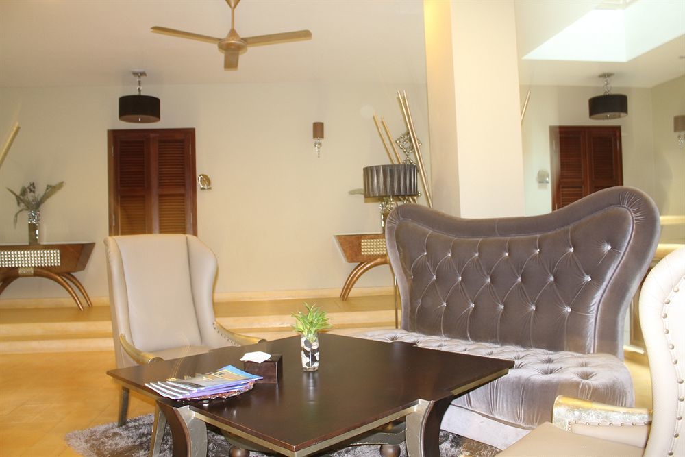 Riverview Cambodia Boutique Hotel พนมเปญ ภายนอก รูปภาพ